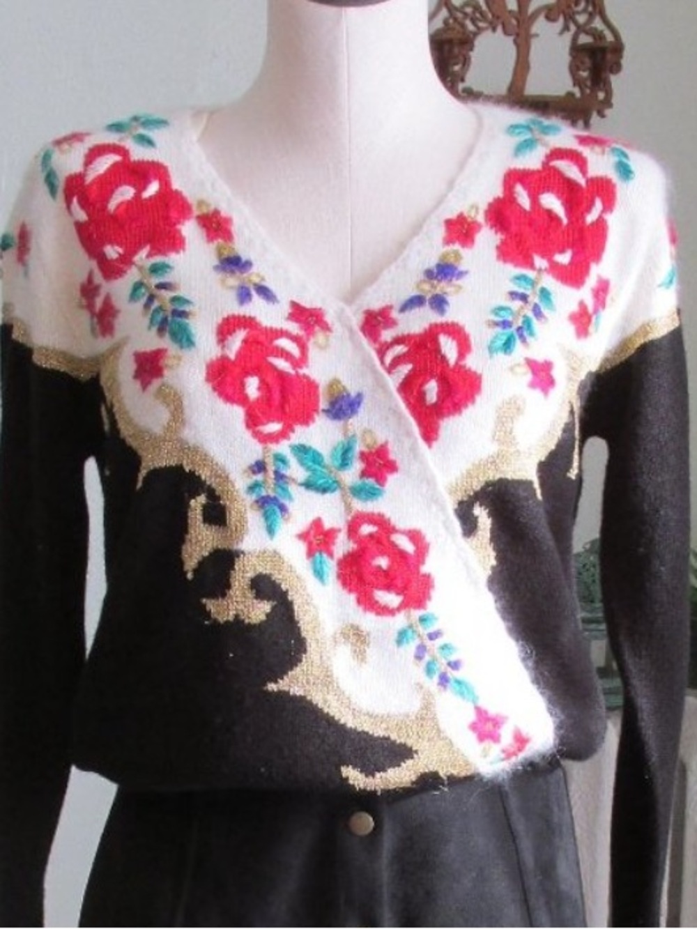Vintage Jaclyn Smith 90s Rose Floral Sweater, sz M, 20” PTP, 21” L